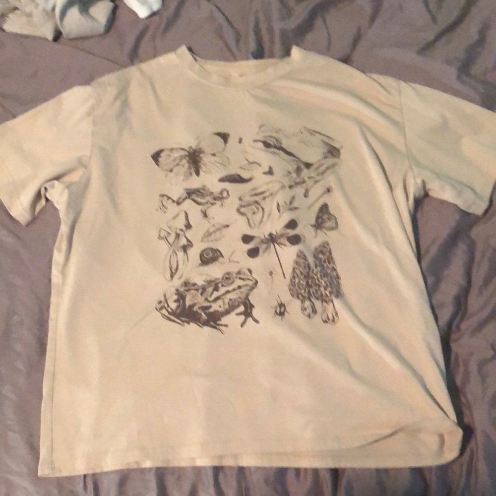 Womens t-Shirt tan with brown frogs on it